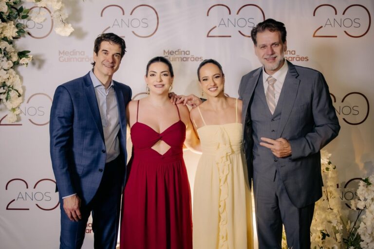 Glue: Medina Guimarães