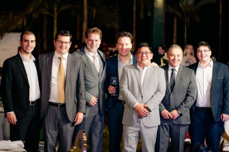 Glue: Medina Guimarães