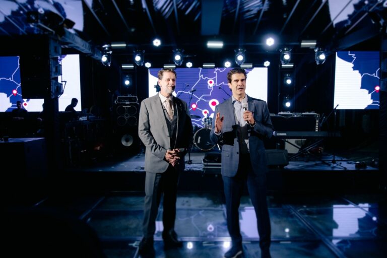 Glue: Medina Guimarães