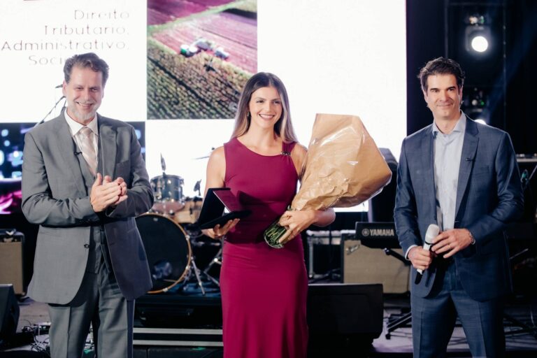 Glue: Medina Guimarães