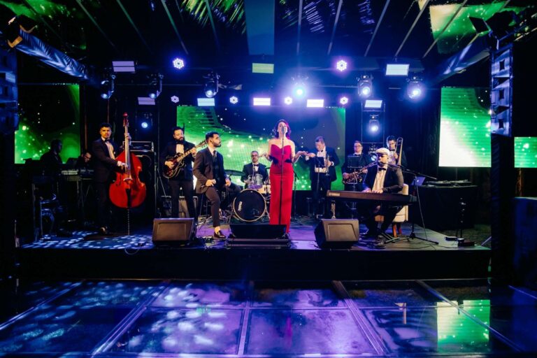 Glue: Medina Guimarães