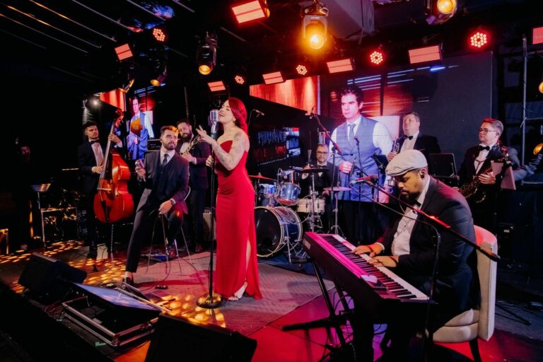 Glue: Medina Guimarães