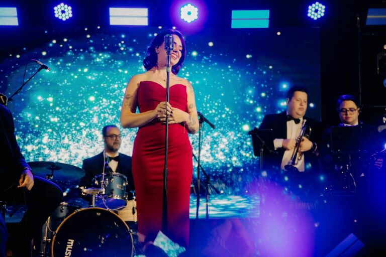 Glue: Medina Guimarães