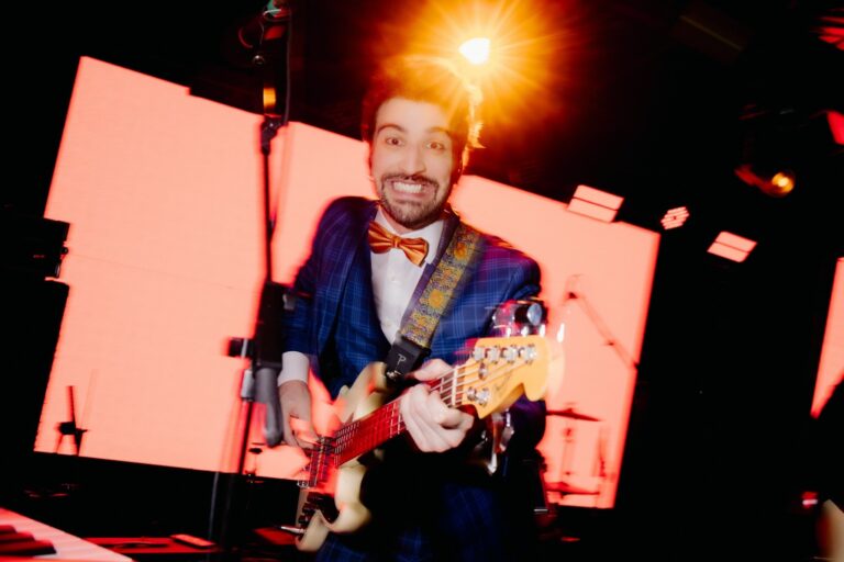 Glue: Medina Guimarães