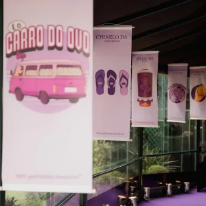 Evento empresarial realizado pela Glue - Aiqfome: Aniversário 18 anos, Bandeiras Branding