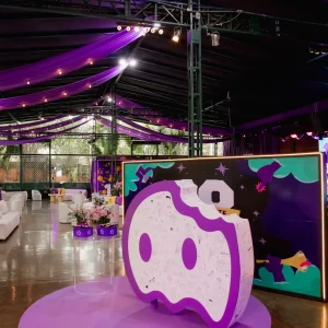 Evento empresarial realizado pela Glue - Aiqfome: Aniversário 18 anos, Ambiente decorado