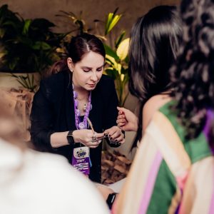 Check-in do evento realizado na arena magalu. Entrada dos participantes no evento Dá Licença do Aiqfome, realizado pela Glue