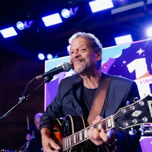 0195 - Aiqfome 18 anos