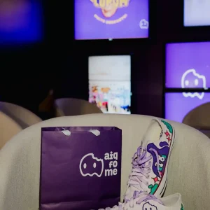 Evento empresarial realizado pela Glue para o Aiqfome: Aniversário 18 anos, Tênis personalizado especial por causa do evento