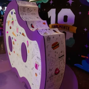 Evento empresarial realizado pela Glue para o Aiqfome: Aniversário 18 anos, bobbie goods da logo da empresa