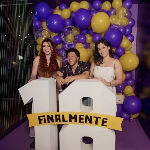 Evento empresarial Glue, Aniversário, pessoas no instagramavel de 18 anos do Aiqfome