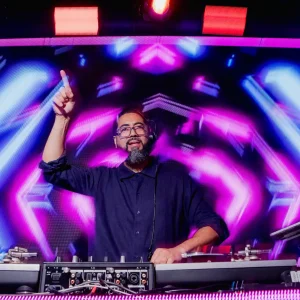 0953 - Aiqfome 18 anos