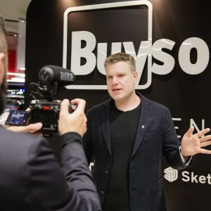 Evento empresarial Buysoft Experience, realizado pela Glue na BMW Barigui - Henrique G. Diretor de Marketing na Buysoft