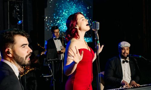 Evento Medina Guimarães - 20 Anos em Perspectiva, realizado pela Glue na Chácara Vida, Grupo musical Bela musique - Mobi