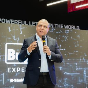 Evento empresarial Buysoft Experience, realizado pela Glue na BMW Barigui - Clemilson Correia CEO na Buysoft